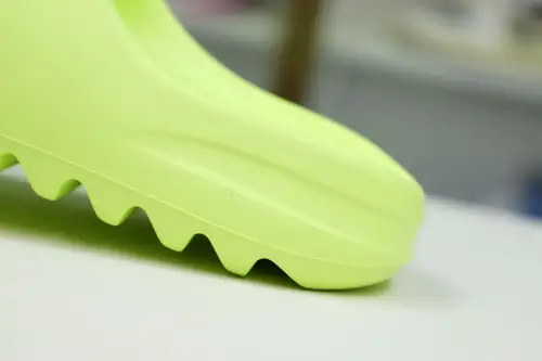 Yeezy Slide 