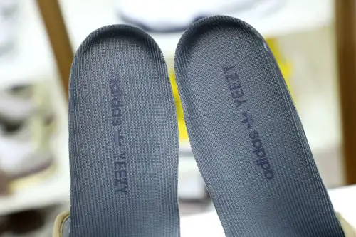 Yeezy Boost 350 V2 