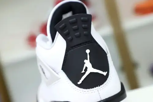 Air Jordan 4 Military Black 