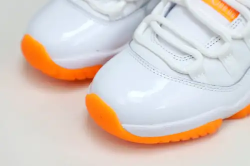 Wmns Air Jordan 11 Retro Low 