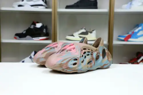 Yeezy Foam Rnnr Mx Sand Grey 