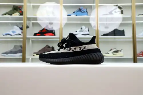 Yeezy Boost 350 V2 
