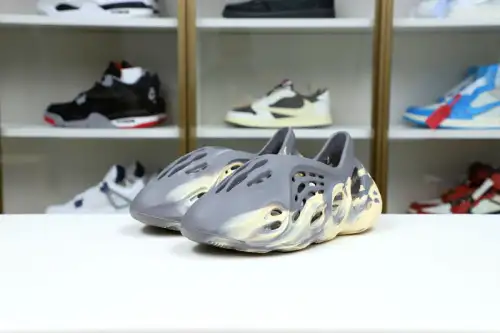 Yeezy Foam Runner 
