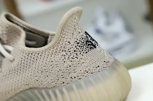 Yeezy Boost 350 V2 