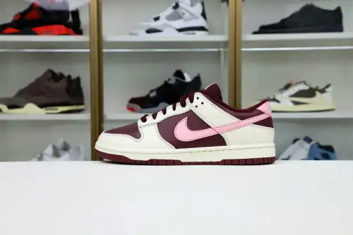 Nike Dunk Low Valentine Day 
