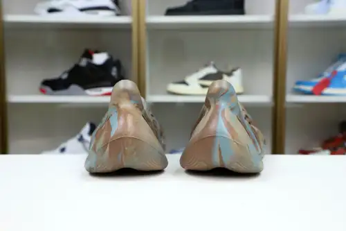 Yeezy Foam Rnnr Mx Sand Grey 