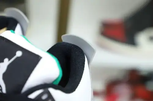 Wmns Air Jordan 4 Retro 