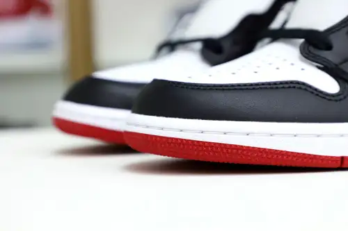 Air Jordan 1 Retro Black Toe (2016) 