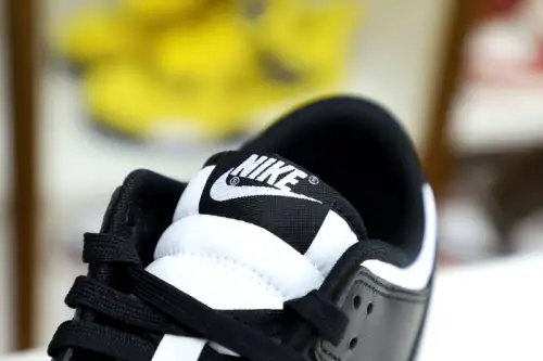 Dunk Low Panda 