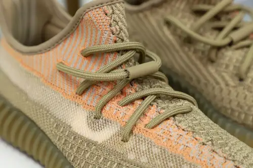 Yeezy Boost 350 V2 