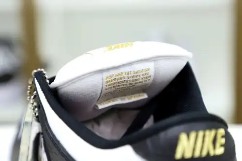 Supreme X Nike Sb Dunk Low 