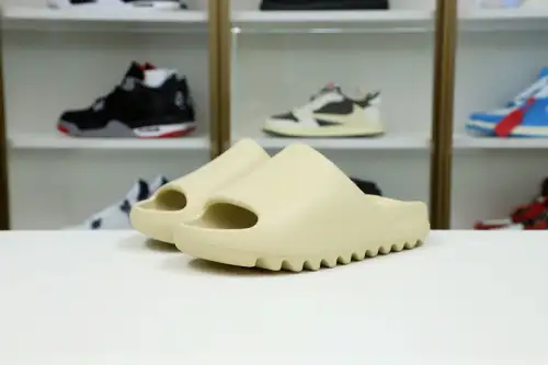 Yeezy Slide 