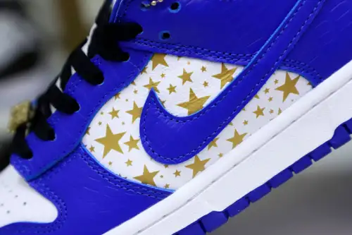 Supreme X Nike Sb Dunk Low 