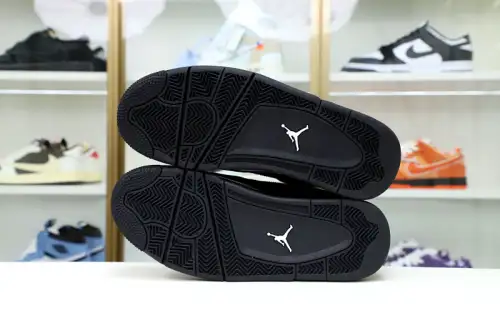 Air Jordan 4 Retro 