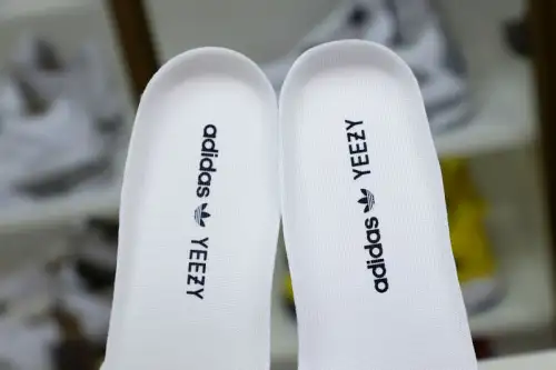 Yeezy Boost 350 V2 