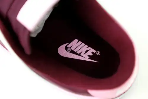 Nike Dunk Low Valentine Day 
