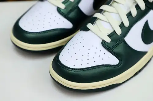 Nike Wmns Dunk Low 