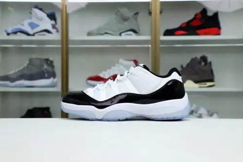 Air Jordan 11 Retro Low Concord 
