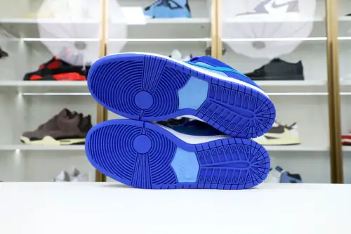 Nike Sb Dunk Low Blue Raspberry 