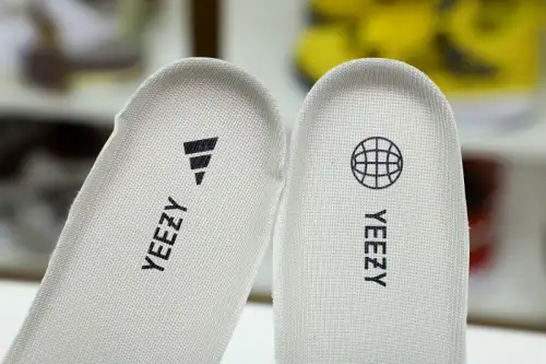 Yeezy Boost 350 V2 