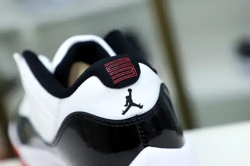 Air Jordan 11 Low White Bred 