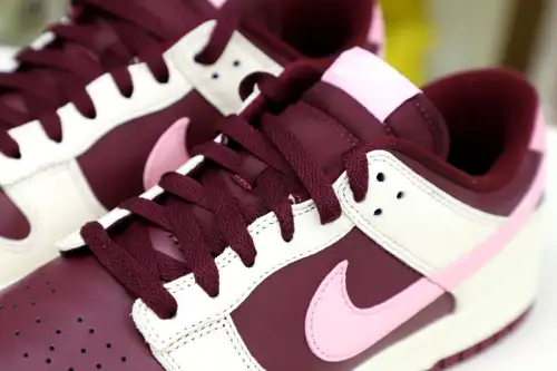 Nike Dunk Low Valentine Day 