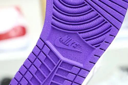 Air Jordan 1 High Og Court Purple 