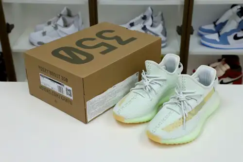 Yeezy Boost 350 V2 