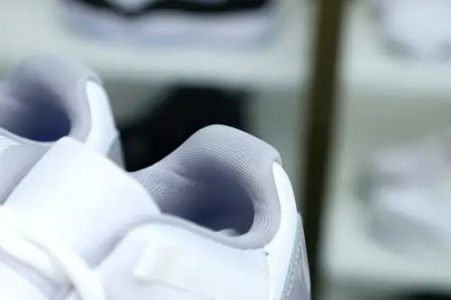 Air Jordan 11 Retro Low 
