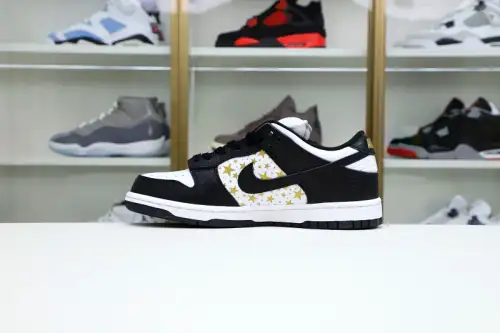Supreme X Nike Sb Dunk Low 