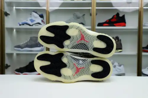 Air Jordan 11 Low Snakeskin Light Bone 