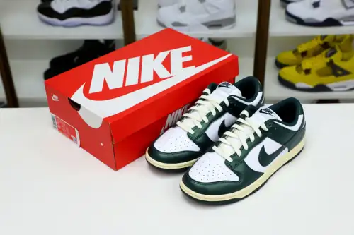 Nike Wmns Dunk Low 