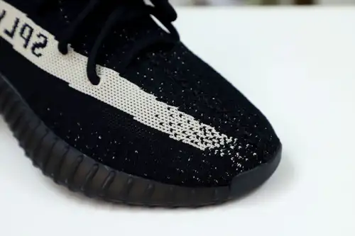 Yeezy Boost 350 V2 