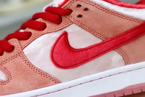 Strangelove X Dunk Low Sb 