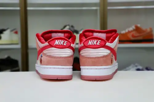 Strangelove X Dunk Low Sb 