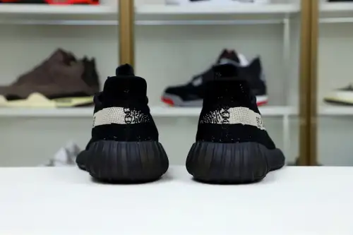 Yeezy Boost 350 V2 