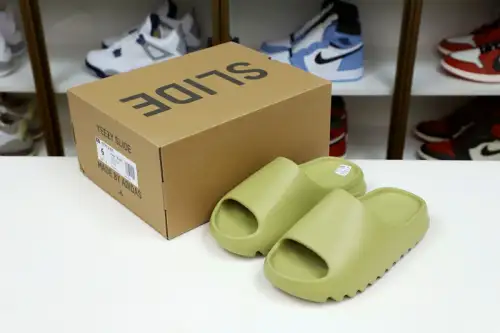 Yeezy Slide 