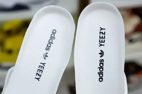 Yeezy Boost 350 V2 