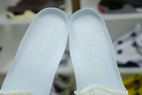 Yeezy Boost 350 V2 