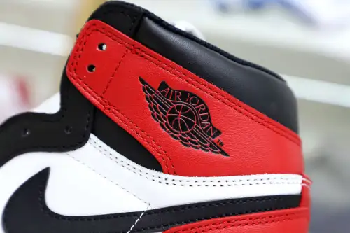 Air Jordan 1 Retro Black Toe (2016) 