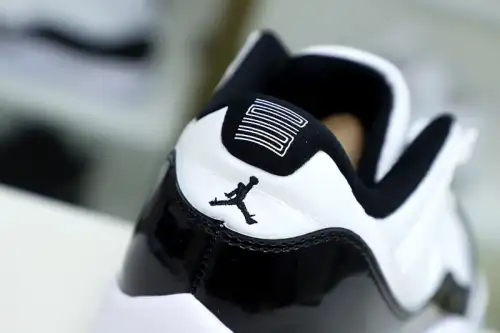 Air Jordan 11 Retro Low Concord 