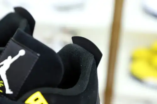 Jordan Air Jordan4 Thunder 2023 