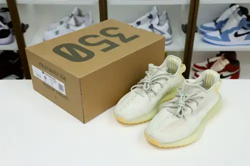 Yeezy Boost 350 V2 