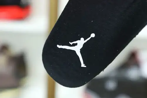 Jordan Air Jordan4 Thunder 2023 