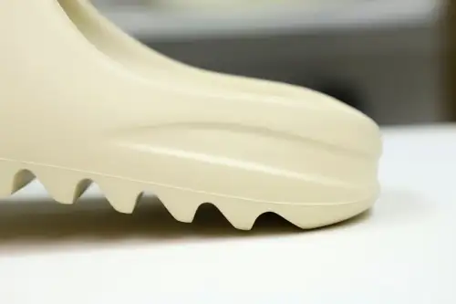 Yeezy Slide 