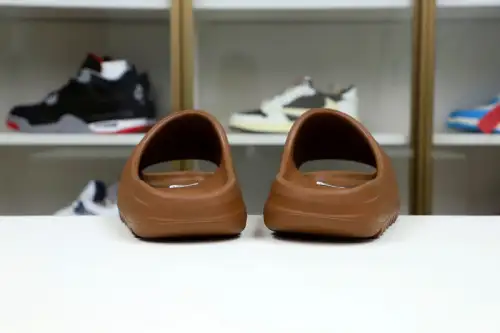 Yeezy Slide 
