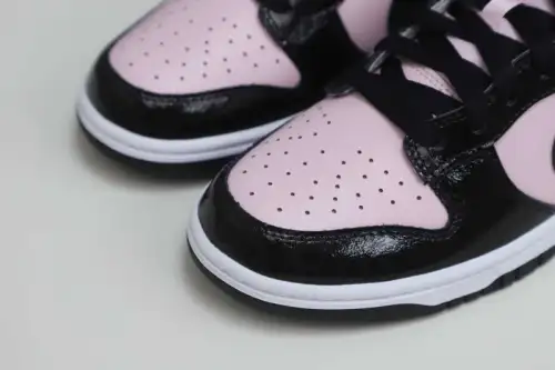 Nike Dunk Low Ess 