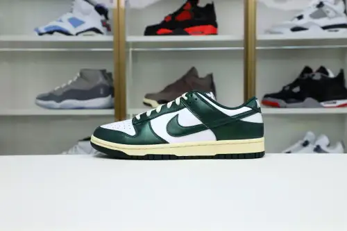Nike Wmns Dunk Low 