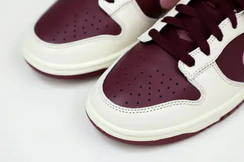 Nike Dunk Low Valentine Day 