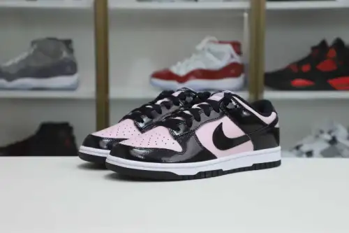 Nike Dunk Low Ess 